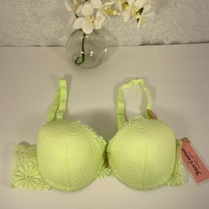 🆕 Juicy Couture Neon Green Lace Push Up Bra